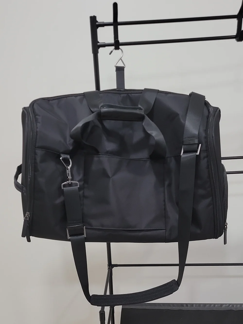 Quince Men's Black Travel Duffel Bag - Classic